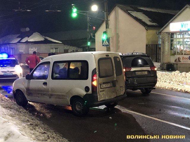 На перехресті у Луцьку зіткнулися три автівки. ФОТО