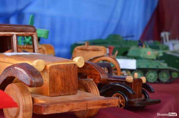 У центрі Луцька – виставка талантів зі всієї області. ФОТО 