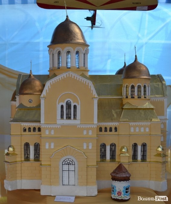 У центрі Луцька – виставка талантів зі всієї області. ФОТО 