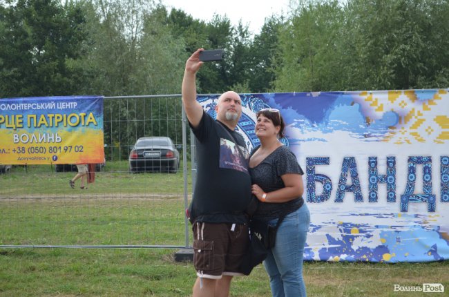 Не молоддю єдиною: як на «Бандерштаті» відпочивають «поважні» фестивальники. ФОТО 