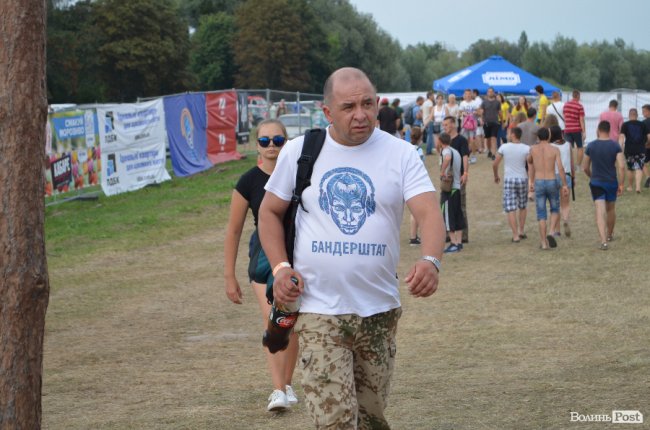 Не молоддю єдиною: як на «Бандерштаті» відпочивають «поважні» фестивальники. ФОТО 