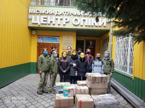 Українці Лейпцига передали допомогу дітям-сиротам на Донбасі. ФОТО