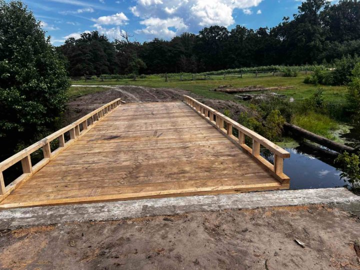 На Волині селяни самостійно збудували міст