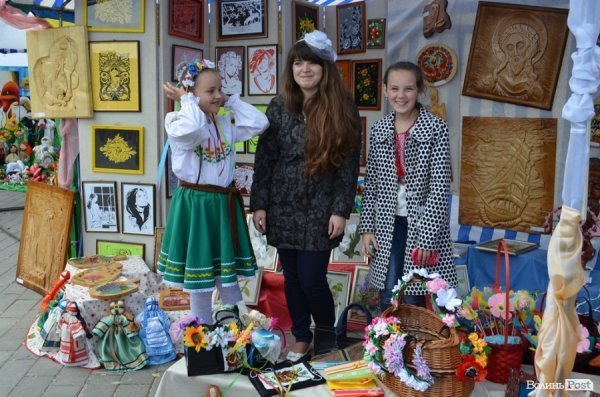 У центрі Луцька – виставка талантів зі всієї області. ФОТО 