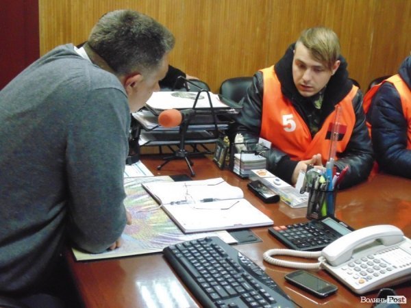 У Луцьку революціонери «блокували» російський «Лукойл». ФОТО. ВІДЕО