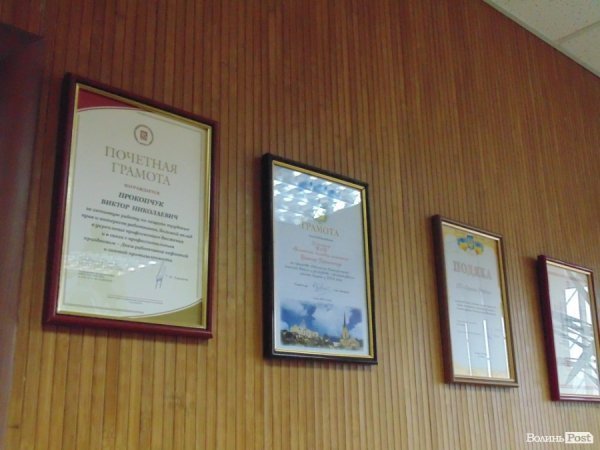 У Луцьку революціонери «блокували» російський «Лукойл». ФОТО. ВІДЕО