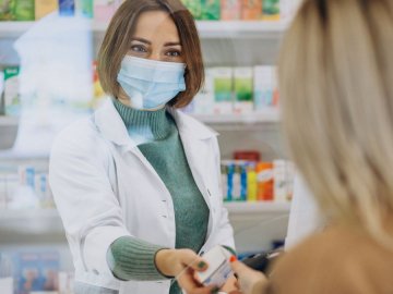 Хто і як може забрати ліки в аптеці за е-рецептом