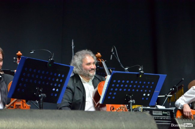 Новорічні хіти та казкова енергетика: як лучан розважали LeoBand Orchestra. ФОТОРЕПОРТАЖ