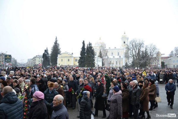 Луцьк прощається із Миколою Романюком. ФОТО