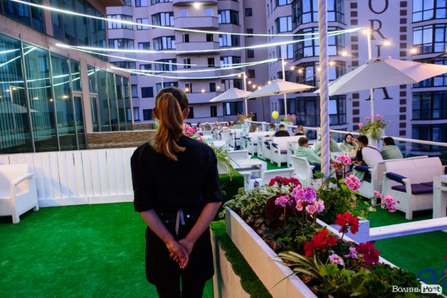 У Луцьку відкрили нову літню терасу із неймовірним краєвидом на місто*