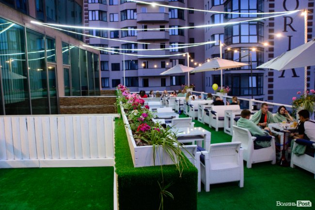 У Луцьку відкрили нову літню терасу із неймовірним краєвидом на місто*