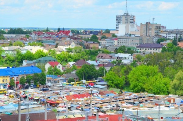 Луцьк з В'їзної вежі замку. ФОТО