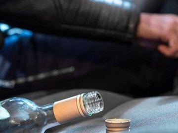 У Луцьку п'яний, як чіп, водій влетів у будівлю