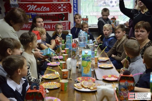 Святий Миколай влаштував дітям атошників свято в ультрас-пабі