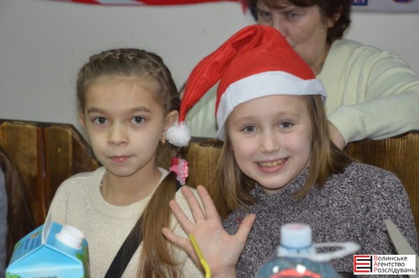 Святий Миколай влаштував дітям атошників свято в ультрас-пабі