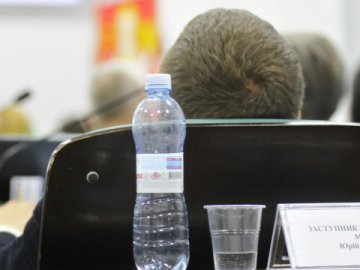 Сказали, у скільки лучанам обійшлася депутатська мінералка