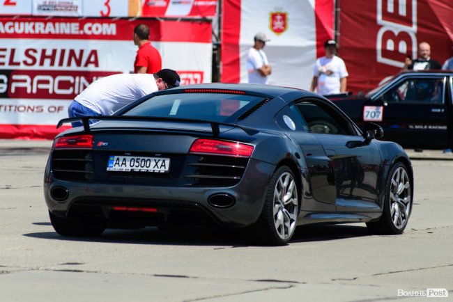 У Луцьку стартували видовищні змагання дрег-рейсерів. ФОТО
