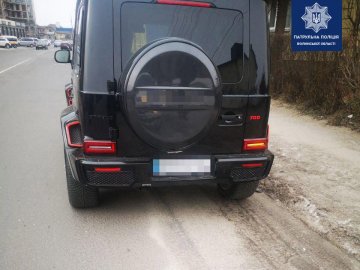 У Луцьку водія «Гелендвагена» зупинили через те, що їздив без номерного знака