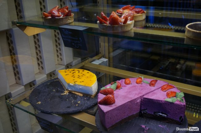 У Луцьку відкрилася кав'ярня, де можна поспостерігати за процесом випікання хліба. ФОТО