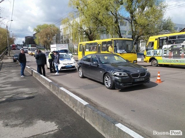 На луцькому мосту – дві аварії одночасно