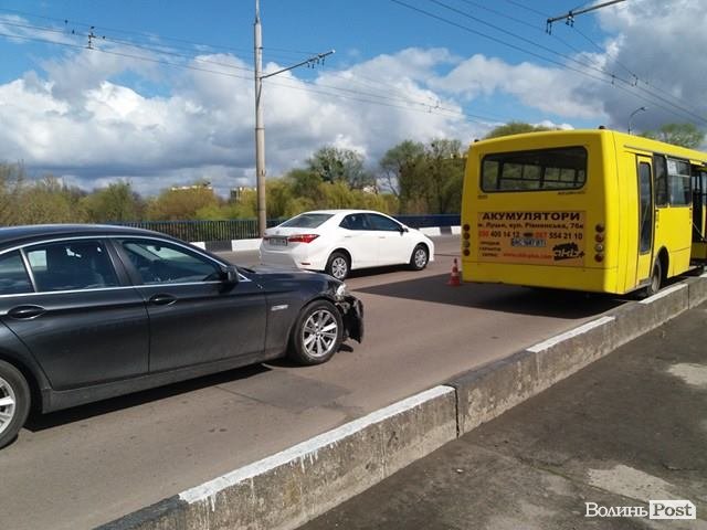 На луцькому мосту – дві аварії одночасно