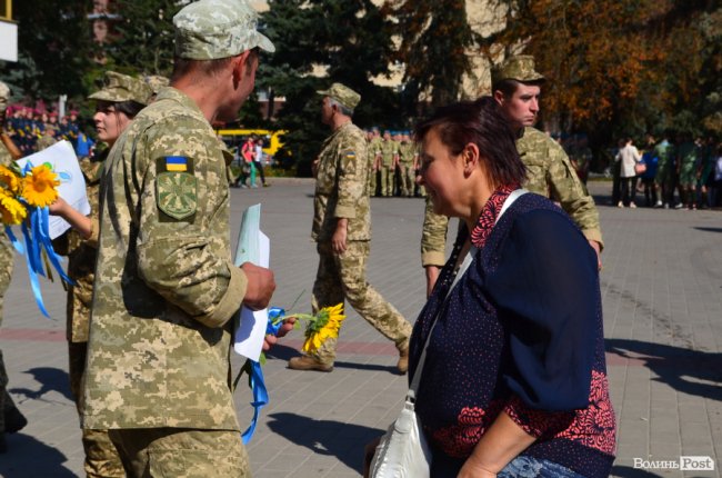 «Вітаємо вдома»:  Луцьк зустрів військових авіаторів. ФОТО