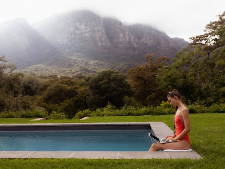 Просто додайте води: чому варто доповнити літній відпочинок плаванням