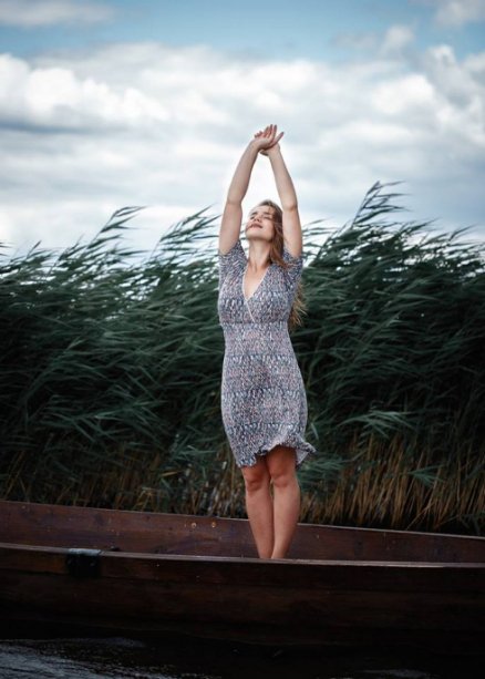 Озерна еротика: спокусливі красуні позували на Світязі. ФОТО