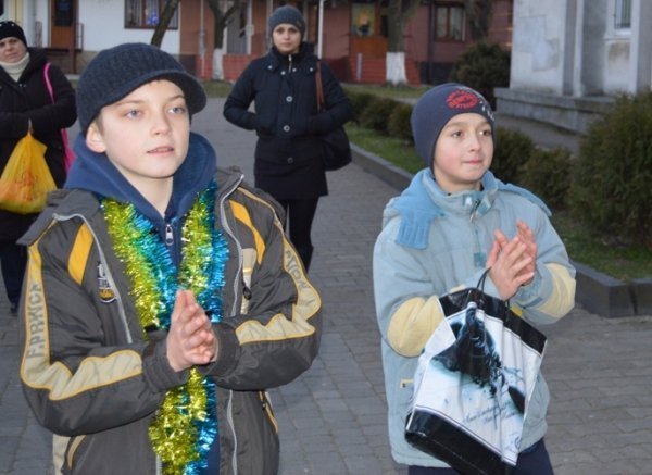 У Ковелі понад сто дітей танцювали святковий флеш-моб. ФОТО