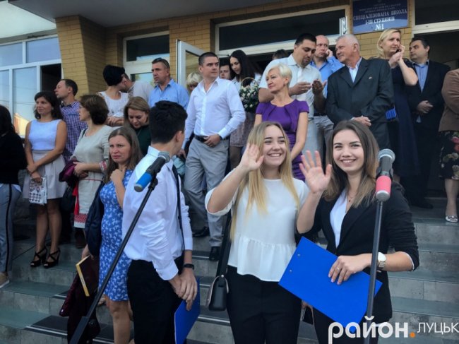 Перший дзвоник у школі № 1 Луцька. ФОТО