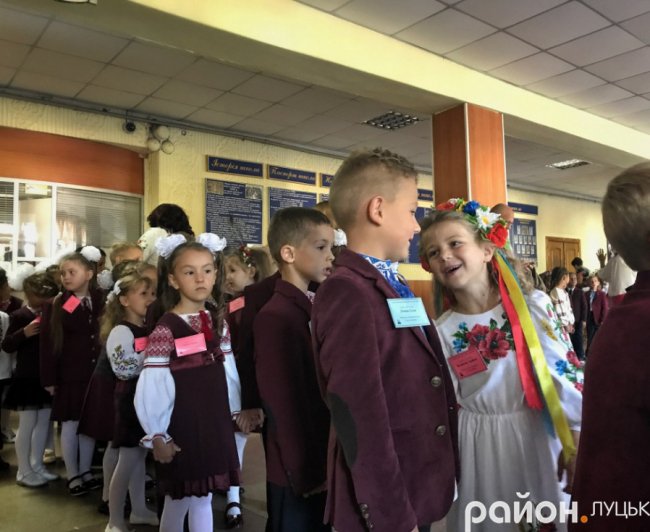 Перший дзвоник у школі № 1 Луцька. ФОТО