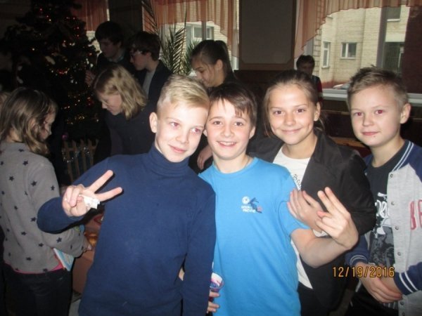 Луцькі дітлахи зібрали гроші на теплі речі для солдатів