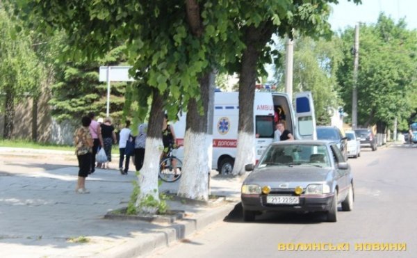 Аварія в Луцьку: жінка вскочила під колеса авто. ФОТО. ВІДЕО