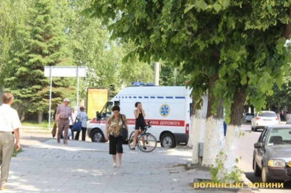 Аварія в Луцьку: жінка вскочила під колеса авто. ФОТО. ВІДЕО