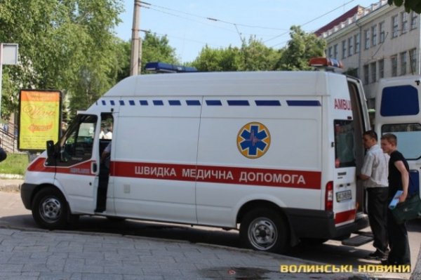 Аварія в Луцьку: жінка вскочила під колеса авто. ФОТО. ВІДЕО