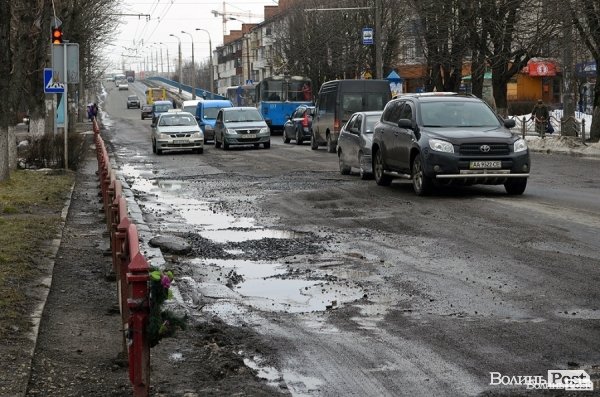 30 березня - проспект Перемоги після відлиги у Луцьку