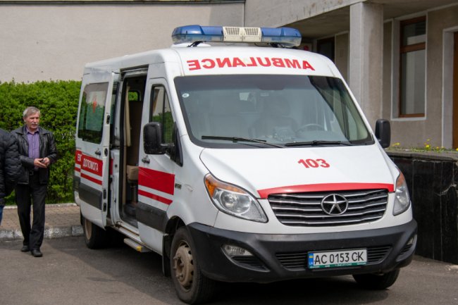 З Волині на передову вирушили позашляховик та карета «швидкої» з допомогою