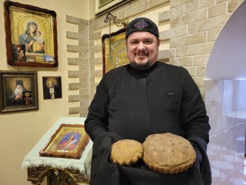Гречаний хліб та відверта бесіда з монахом: ігумен Никодим розповів про чернече життя