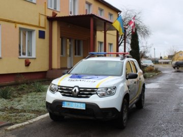 Поліцейському офіцеру волинської громади передали службовий автомобіль. ФОТО