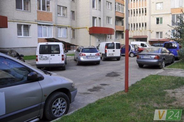 «Автоколапс» у луцьких дворах