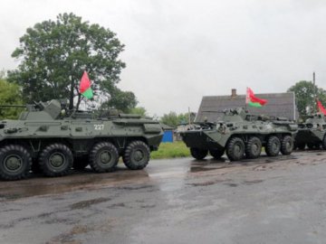 Білорусь направила чотири колони з військовою технікою до кордону з Литвою