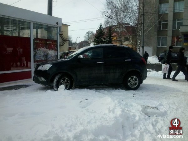 Як паркуються в Луцьку. ФОТО