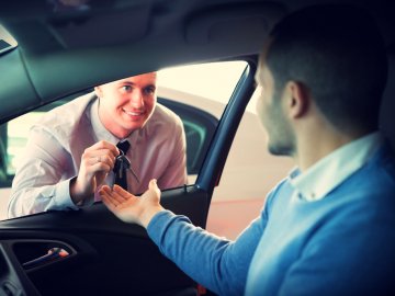 Оренда автомобілів: як зекономити на паливі?*