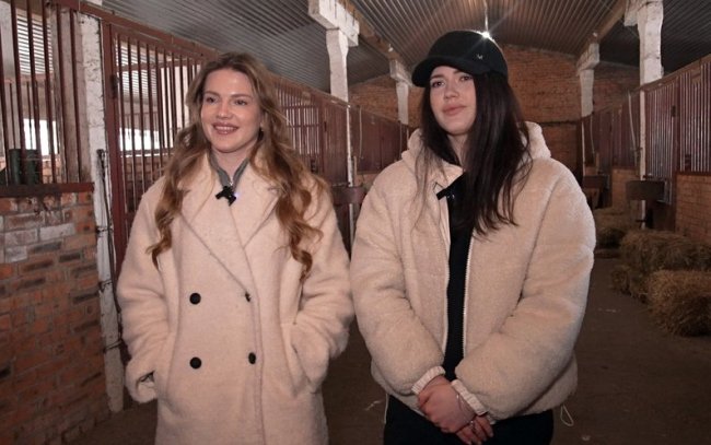 На Волині лелека на зиму оселився в конюшні. ВІДЕО