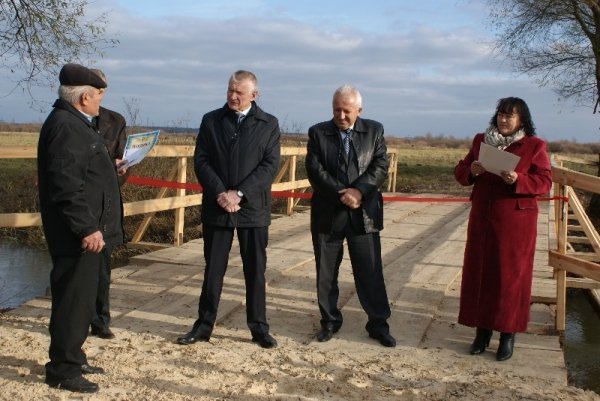 У селі на Волині перестали боятися впасти в річку. ФОТО