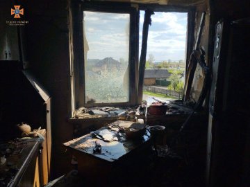 На Волині горіла квартира: з пожежі врятували 69-річного чоловіка