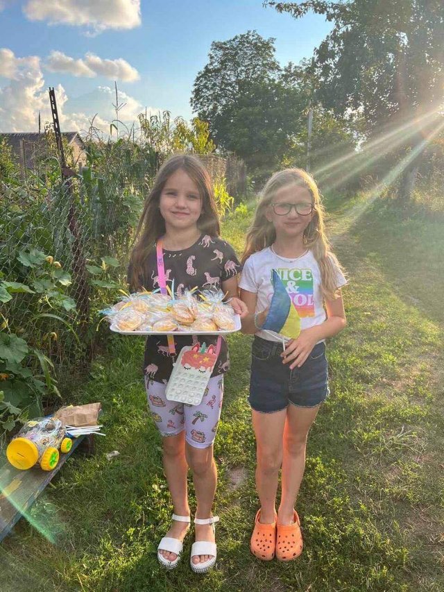 Організували блокпост: діти із Липин зібрали 9000 гривень для ЗСУ