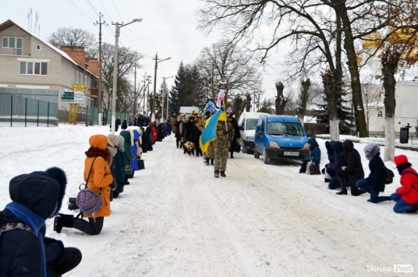 «Десантник пішов у небо»:  у Ківерцях поховали Героя Маріса Камінського