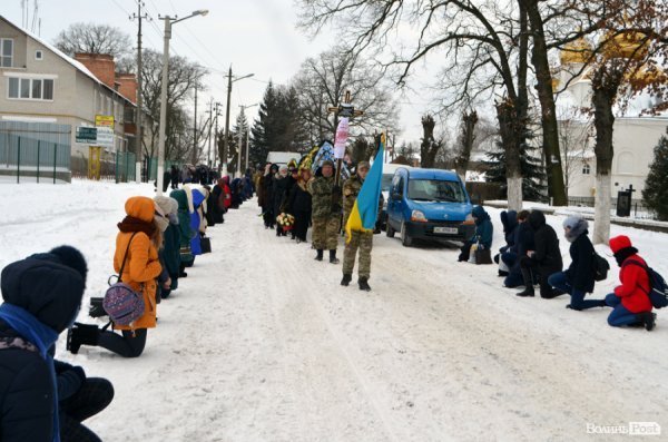 «Десантник пішов у небо»:  у Ківерцях поховали Героя Маріса Камінського