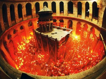 У Великодню ніч до Луцька привезуть Благодатний Вогонь